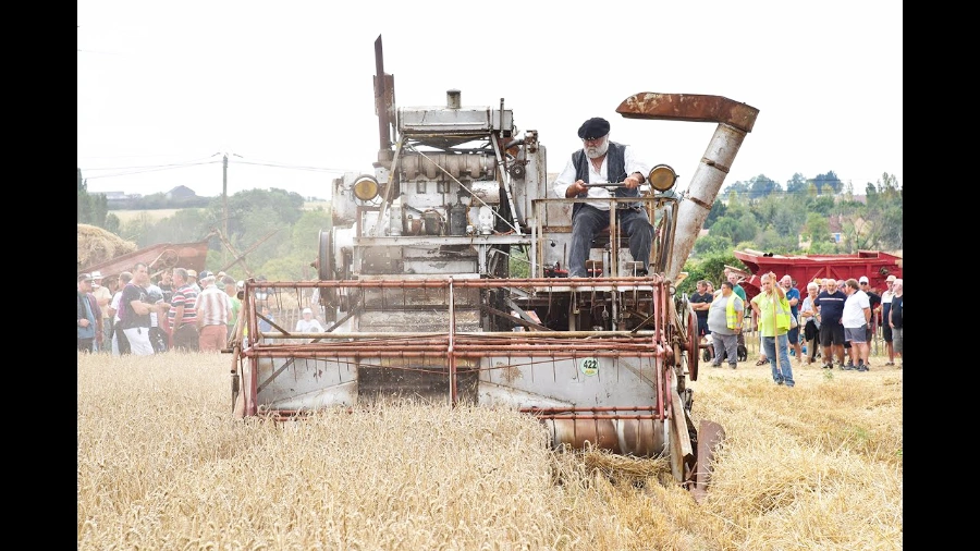 HMT FRANKRIJK RETRO MOISSON combine